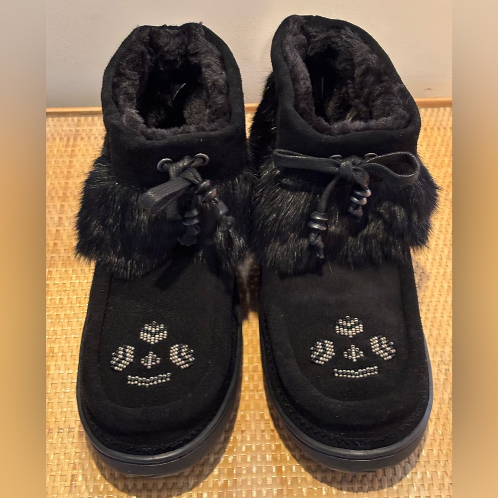 Manitobah Muk luks womens Keewatin Suede Mukluk new without tags!!